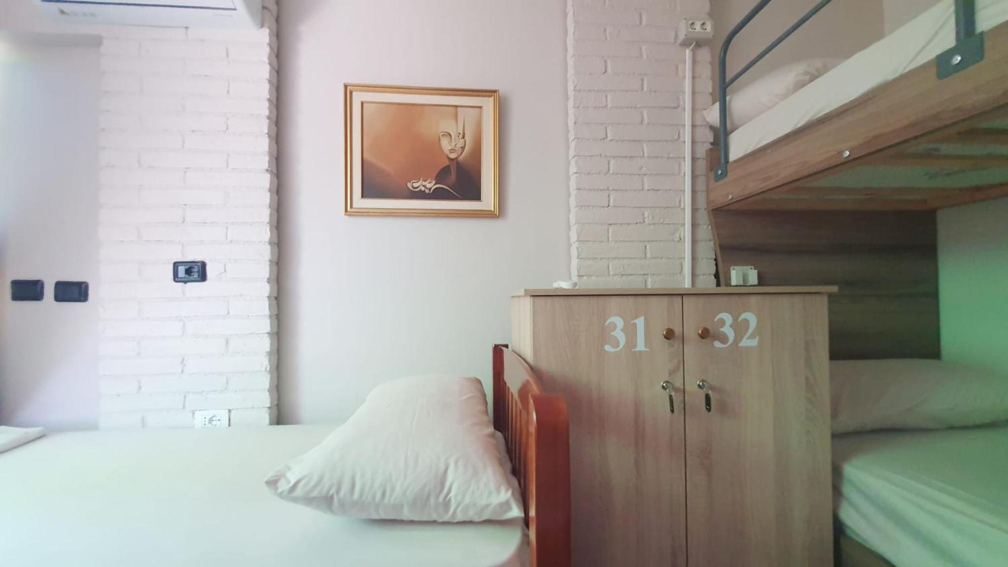 Scodrinon Hostel Shkodër エクステリア 写真
