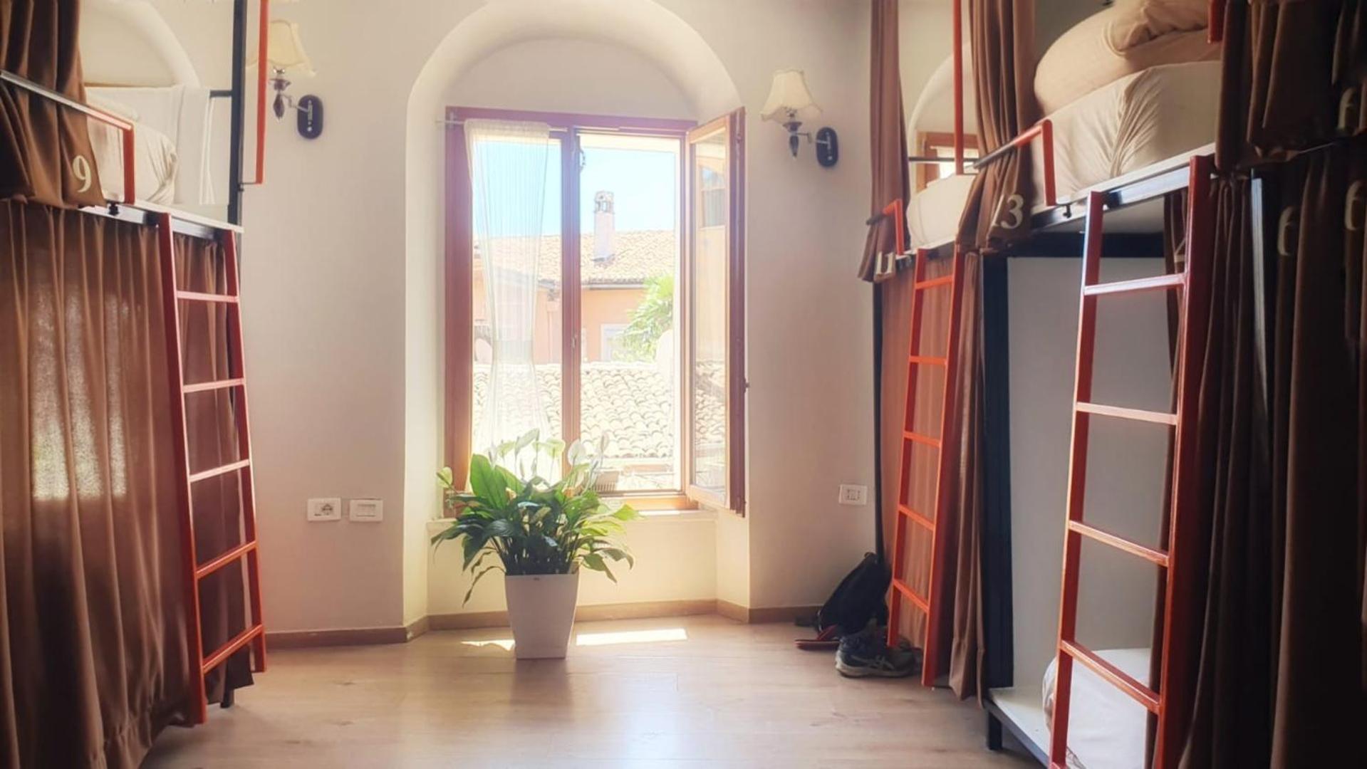 Scodrinon Hostel Shkodër エクステリア 写真