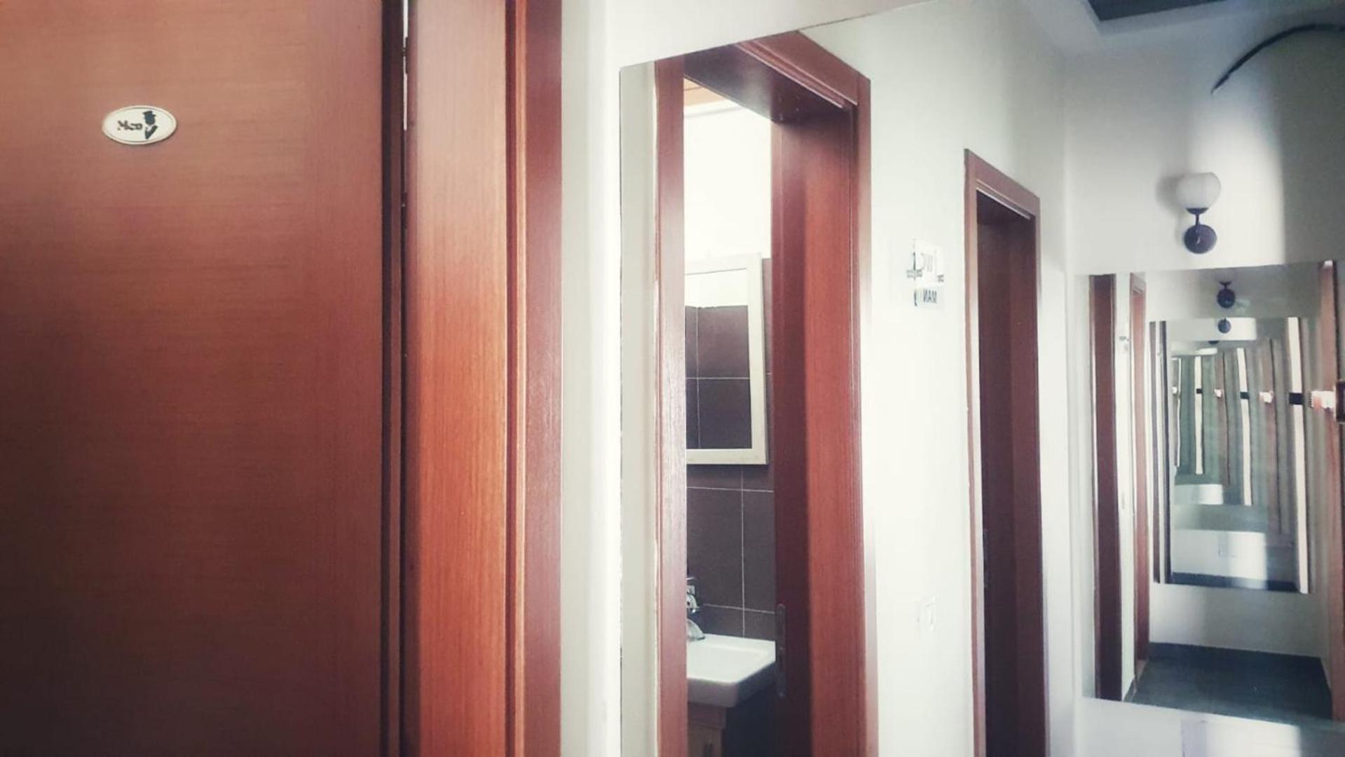 Scodrinon Hostel Shkodër エクステリア 写真