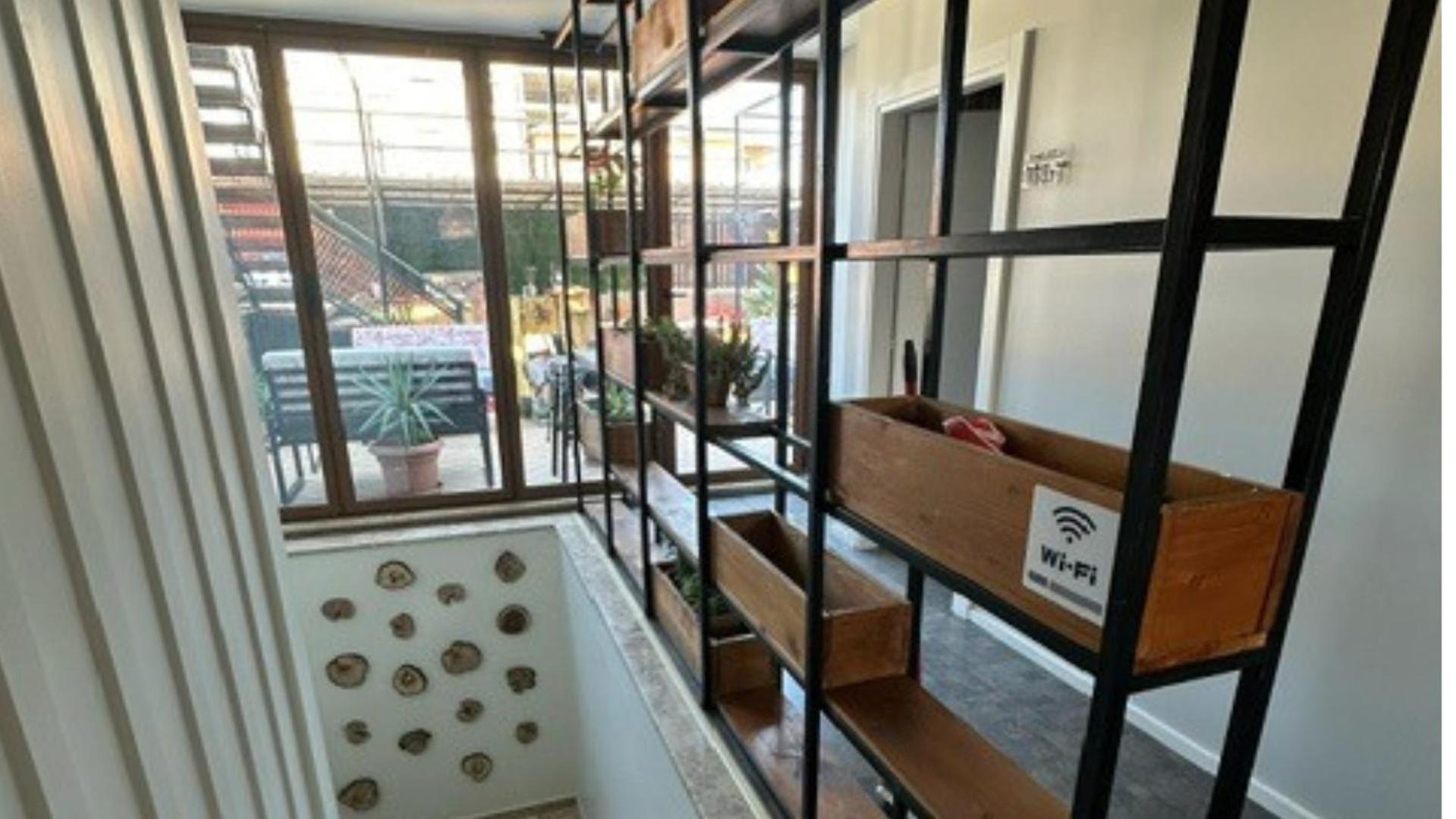 Scodrinon Hostel Shkodër エクステリア 写真