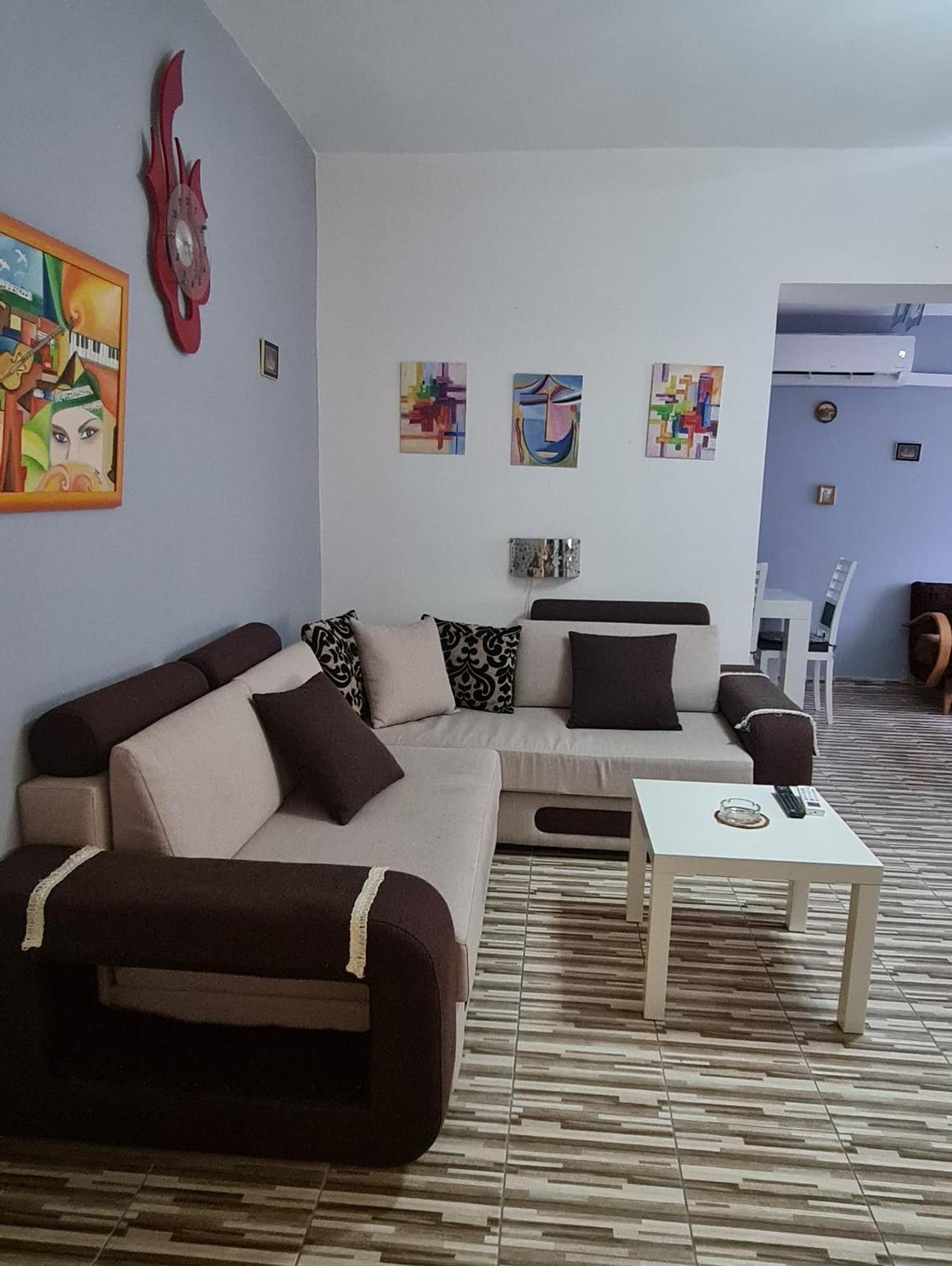 Scodrinon Hostel Shkodër エクステリア 写真