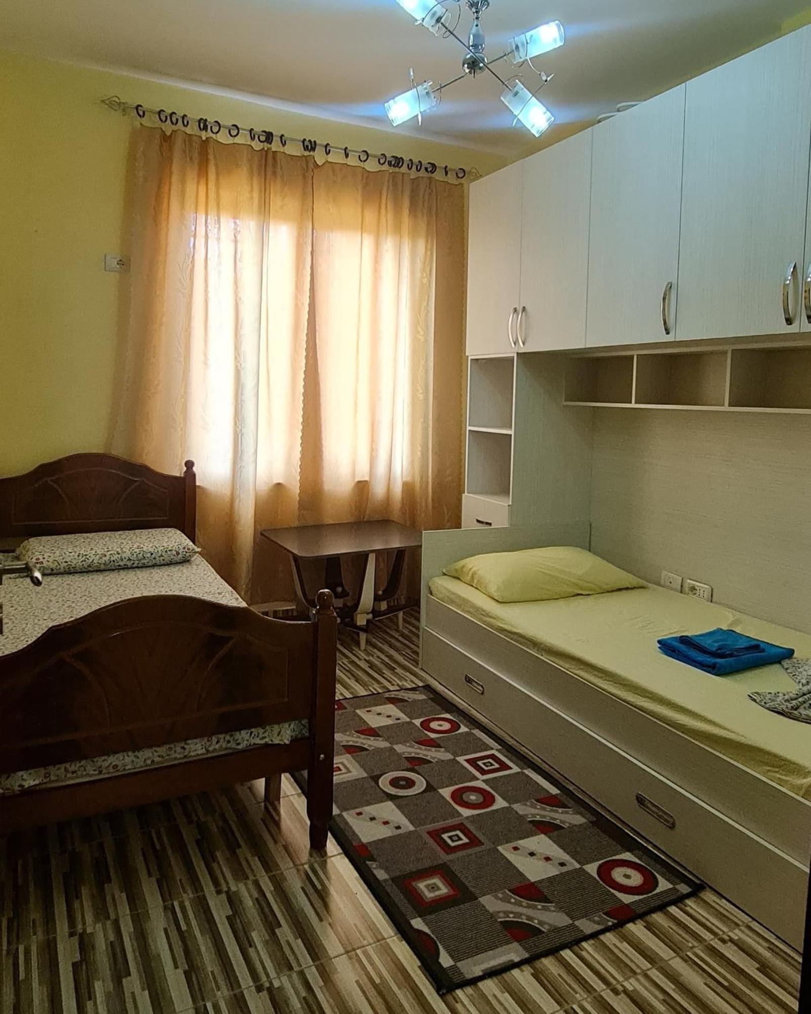Scodrinon Hostel Shkodër エクステリア 写真