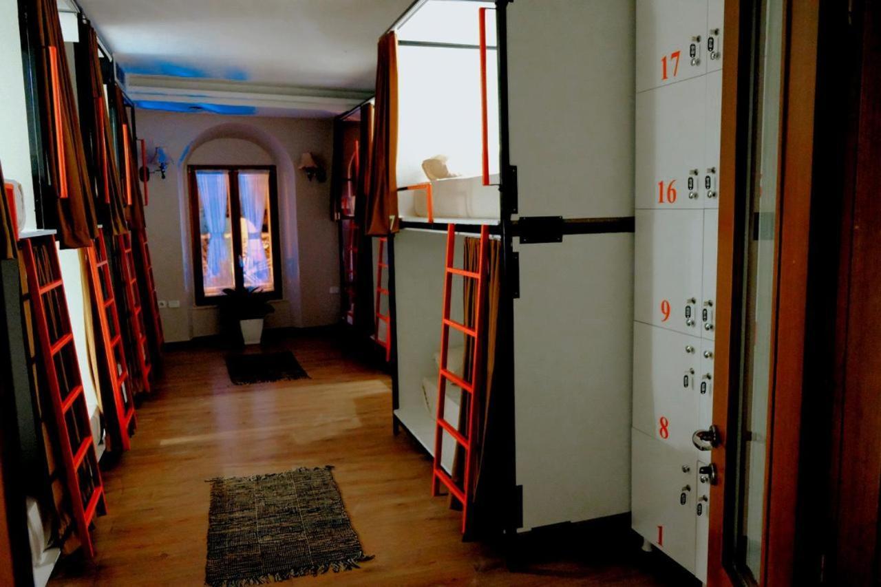 Scodrinon Hostel Shkodër エクステリア 写真